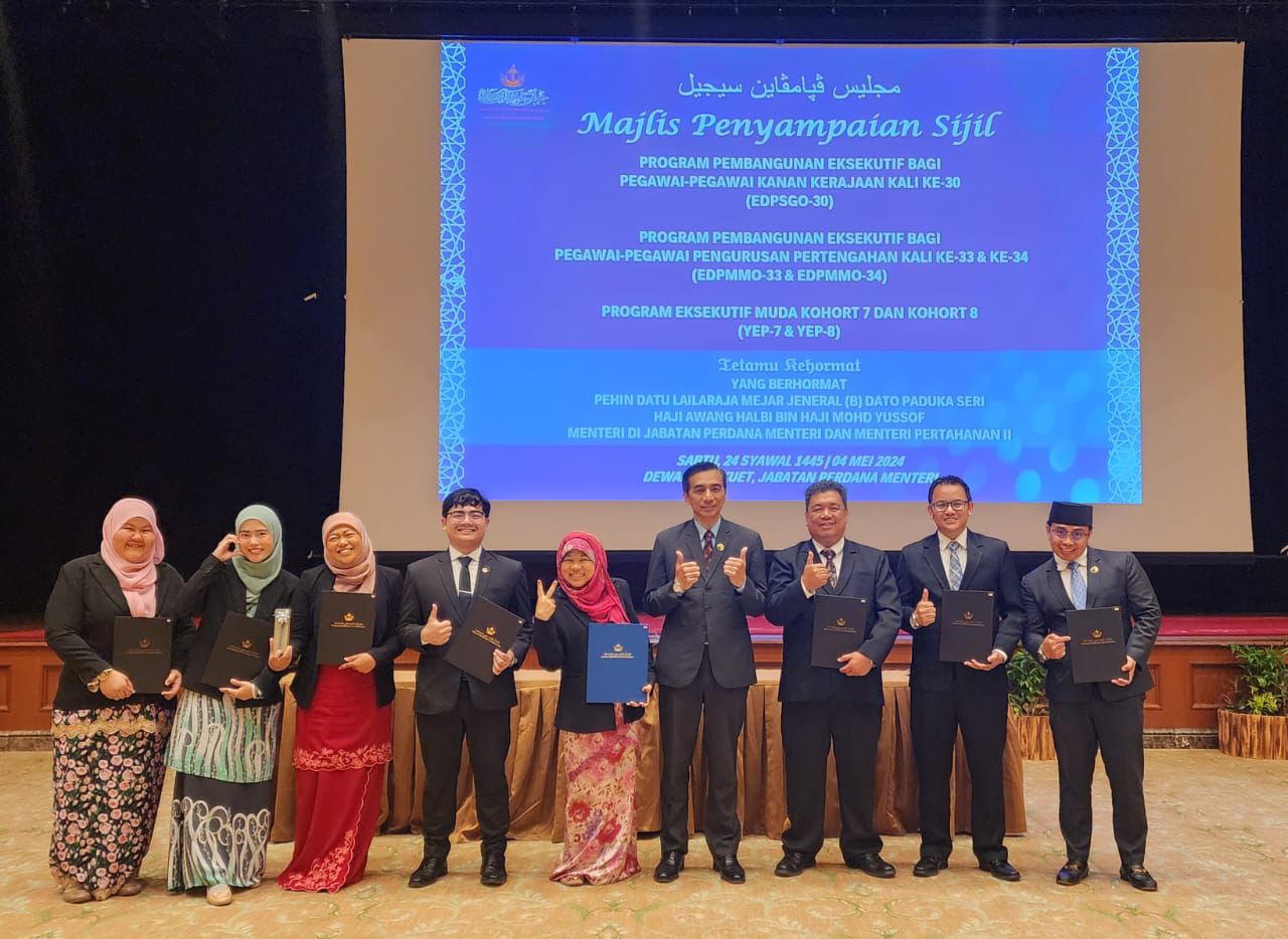 News - Majlis Penyampaian Sijil Bagi Program Eksekutif...